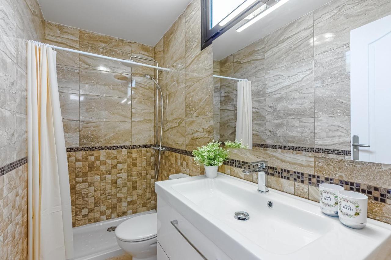 Apartment Apart America - 150 Meters From The Beach, Free Wi-Fi Arona  Extérieur photo