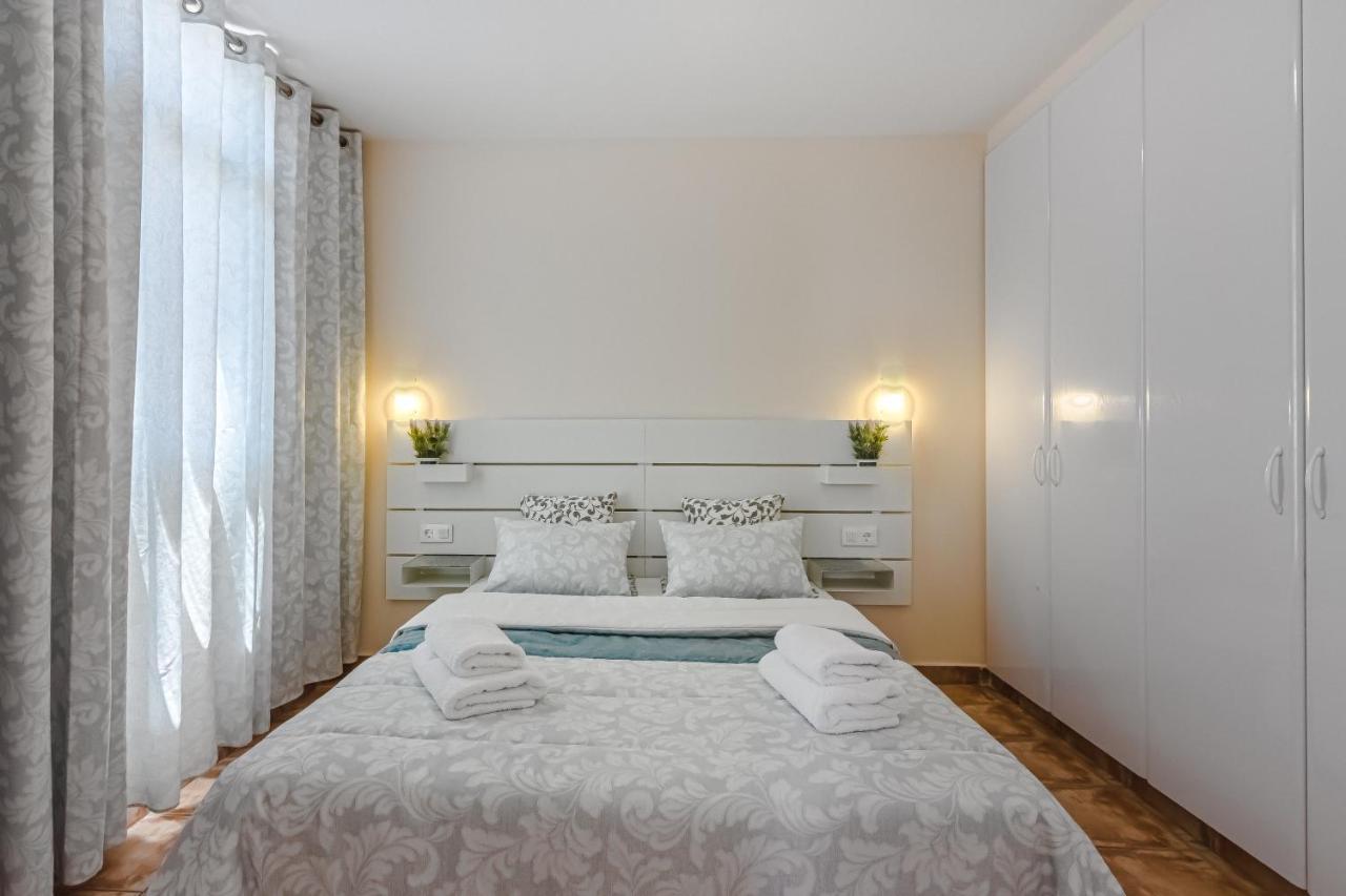 Apartment Apart America - 150 Meters From The Beach, Free Wi-Fi Arona  Extérieur photo